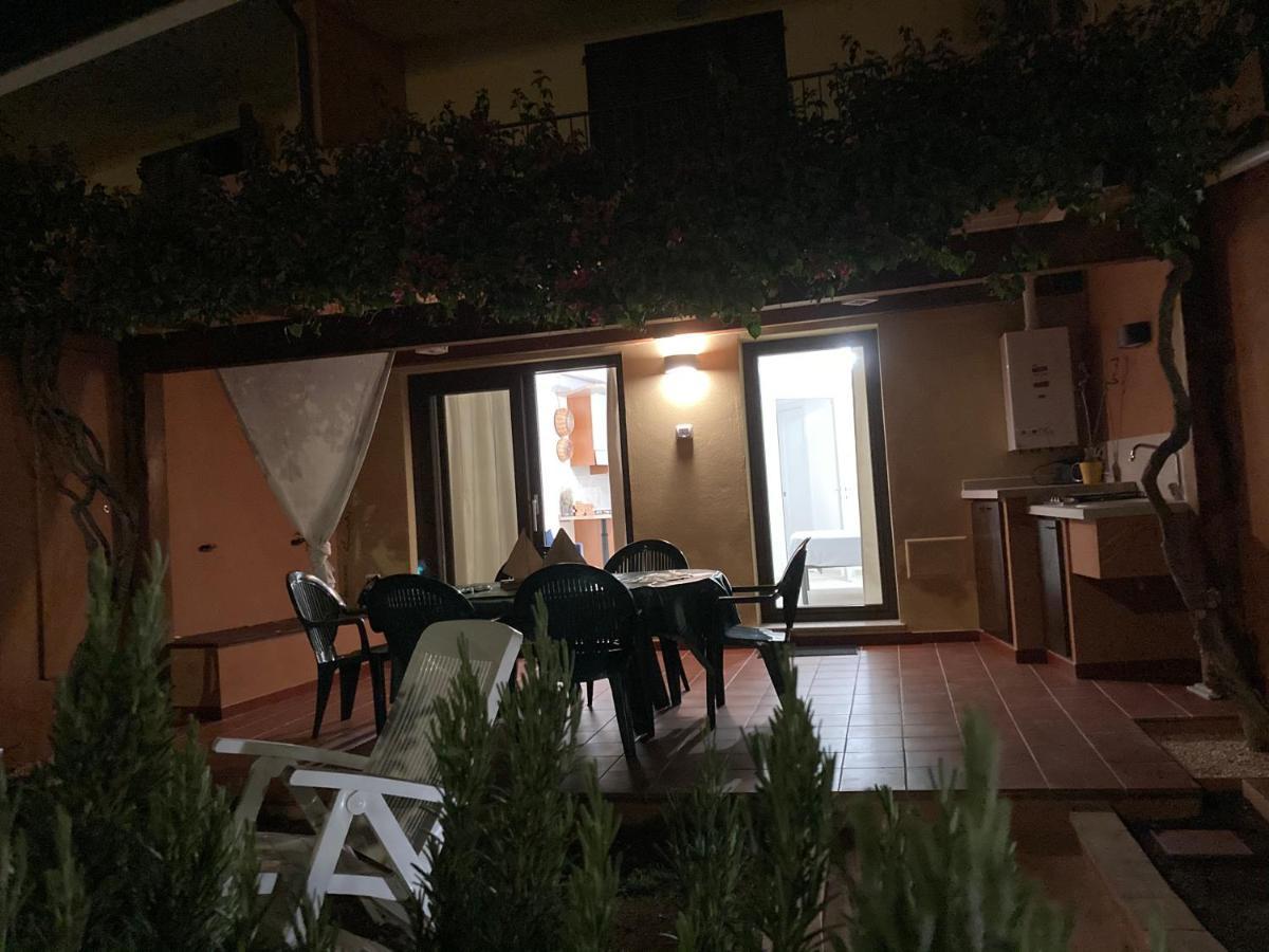 Bilocale Con Giardino Olbia Mare Lägenhet Exteriör bild