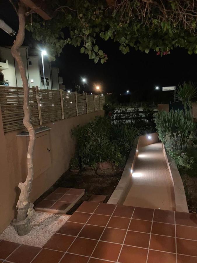 Bilocale Con Giardino Olbia Mare Lägenhet Exteriör bild