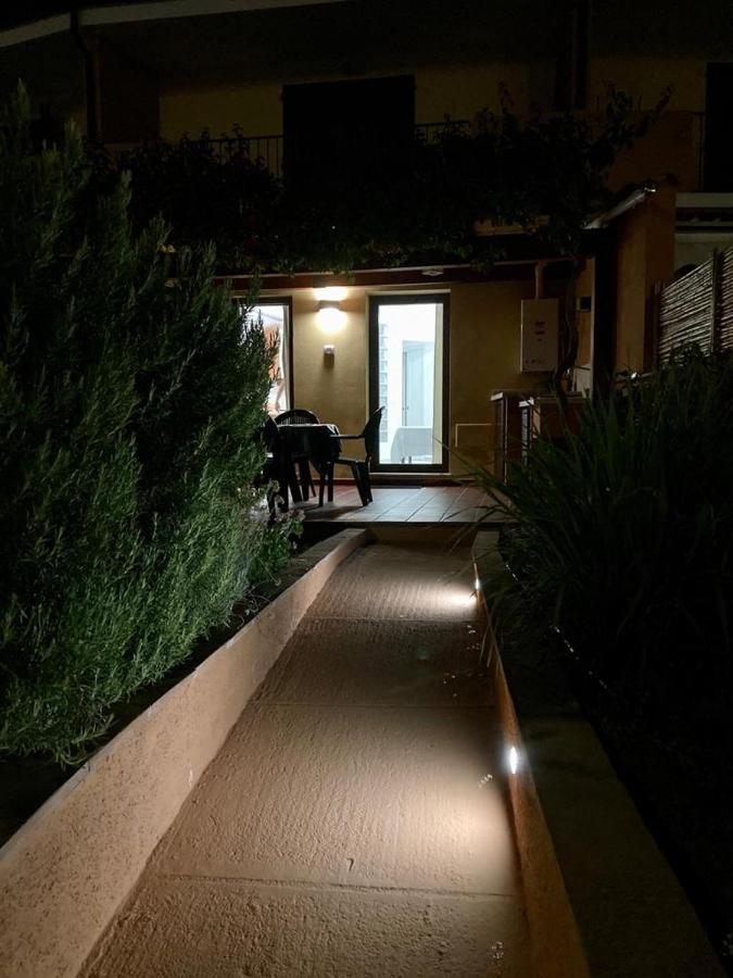 Bilocale Con Giardino Olbia Mare Lägenhet Exteriör bild